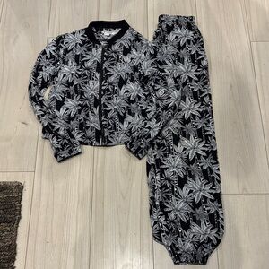 Molly Bracken Monochrome Palm Print Set